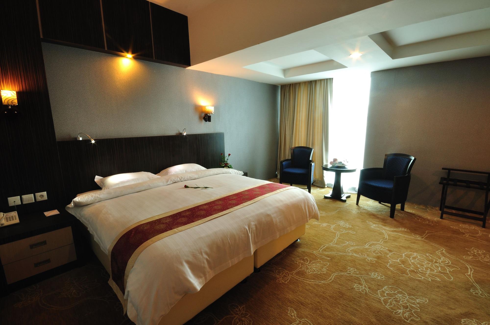 Hermes Palace Hotel Μεντάν Εξωτερικό φωτογραφία