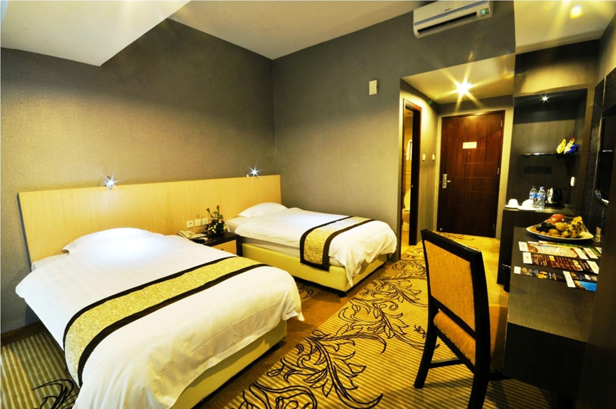 Hermes Palace Hotel Μεντάν Εξωτερικό φωτογραφία
