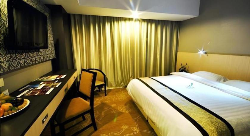 Hermes Palace Hotel Μεντάν Εξωτερικό φωτογραφία